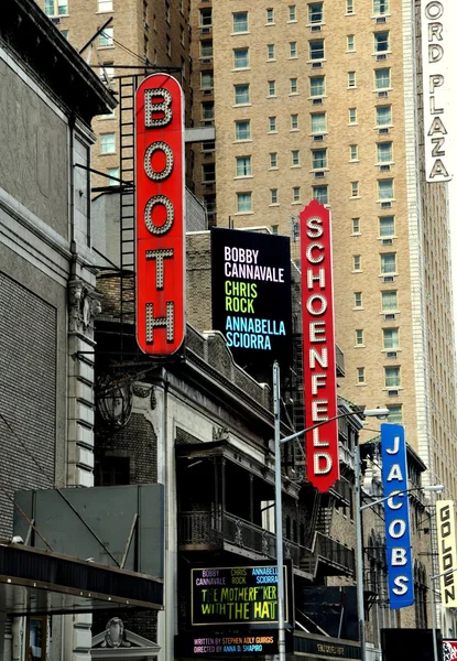 NYC: Batı nın önündeyiz cadde Broadway tiyatroları — Stok fotoğraf