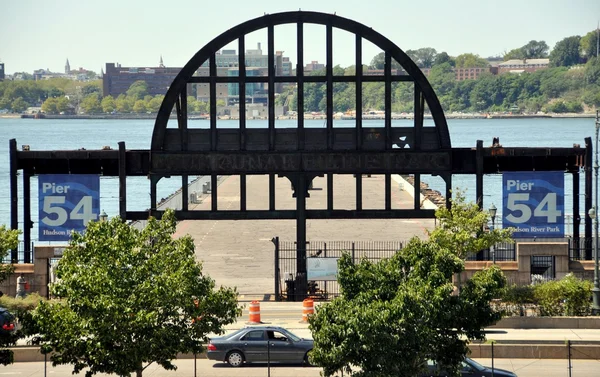 NYC: Molo linii Cunard 54 na rzece Hudson — Zdjęcie stockowe