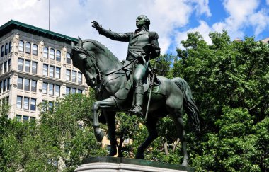 NYC: George Washington atlı heykeli