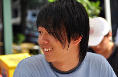 NYC: Uzun saçlı Asya gençlik