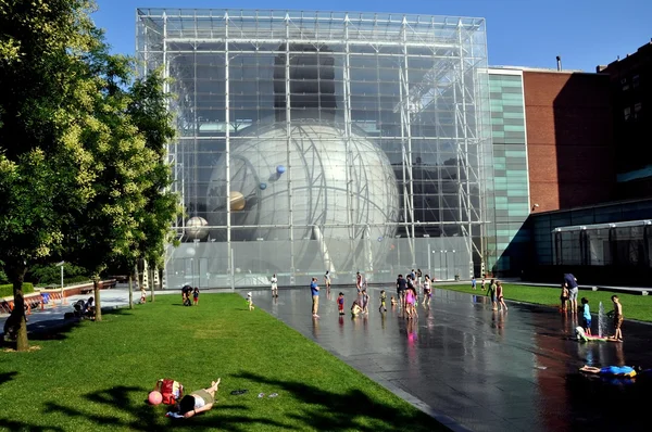 NYC: Hayden Planetarium y Arthur Ross Terrace — Foto de Stock