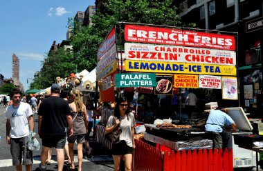 NYC: Batı Yakası sokak Festivali gıda satıcının standında
