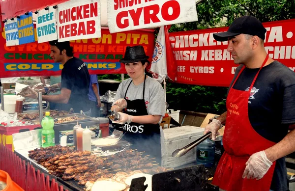 NYC: Voedsel leveranciers op straat Festival — Stockfoto