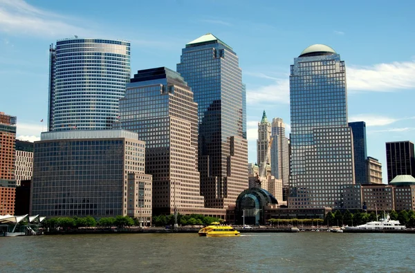 Нью-Йорк: Всемирный финансовый центр в Нижнем Манхэттене — стоковое фото