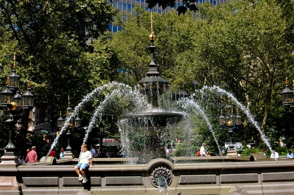 NYC: wiktoriański fontanna w city hall park — Zdjęcie stockowe