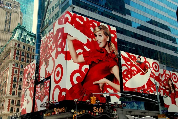 New York: A cél raktározott készletek a Times Square reklám — Stock Fotó