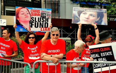 NYC: Siyasi kampanya ralli protestocular