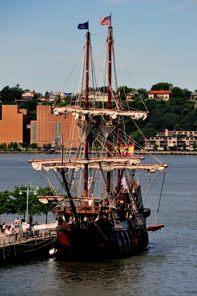 NYC: El Galeon yelkenli gemi — Stok fotoğraf