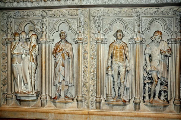 Nyc: geschnitzter Altar in der Kathedrale des hl. Johannes des Täufers — Stockfoto