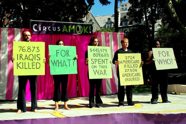 NYC: Цирковые артисты
