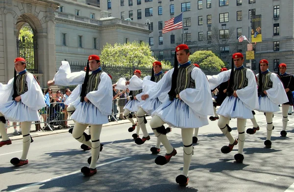 NYC: Marchers at Greek Independence Day Parade — Stock Photo, Image