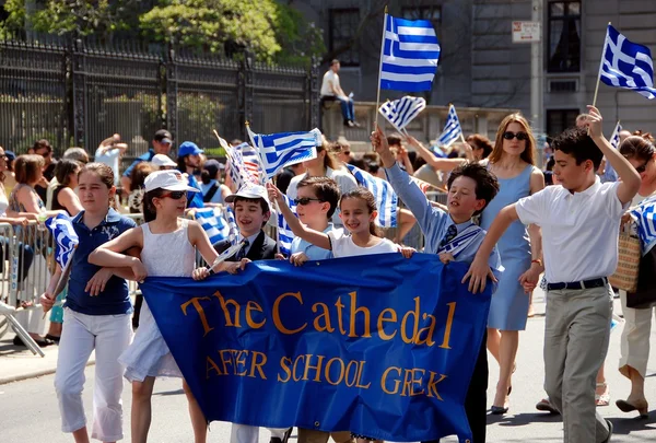 NYC: Yürüyüşçülerin Yunan Bağımsızlık günü geçit töreni — Stok fotoğraf