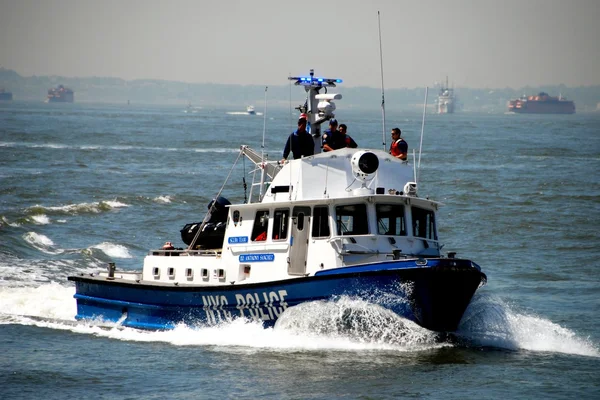 NYC: Politie boot op de Hudson rivier — Stockfoto