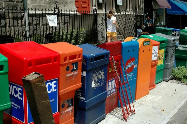 NYC: Pudełka plastikowe gazety — Zdjęcie stockowe