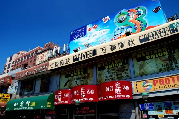 フラッシング、ニューヨーク: アジア店先に看板 — ストック写真
