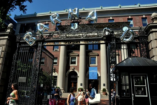 NYC: Students at Barnard College — Stock Photo, Image