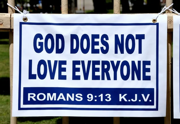 Queens, NY: Anti-God Sign on Fence — Stock Photo, Image