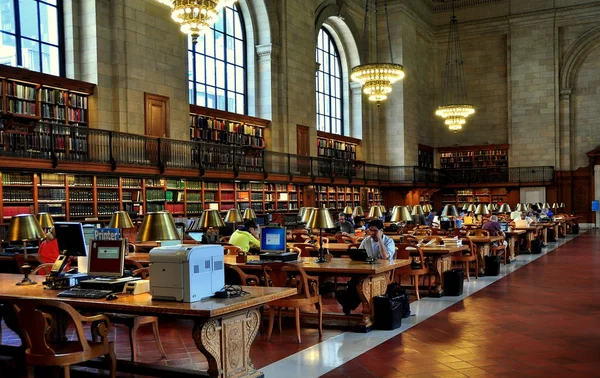 NYC : Salle de lecture à la bibliothèque publique de NY — Photo