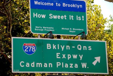 Brooklyn, Ny: Yönlü yol işaretleri