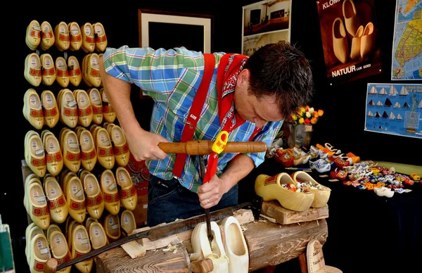 NYC: Craftsman Making Wooden Shoes — Stock Photo, Image