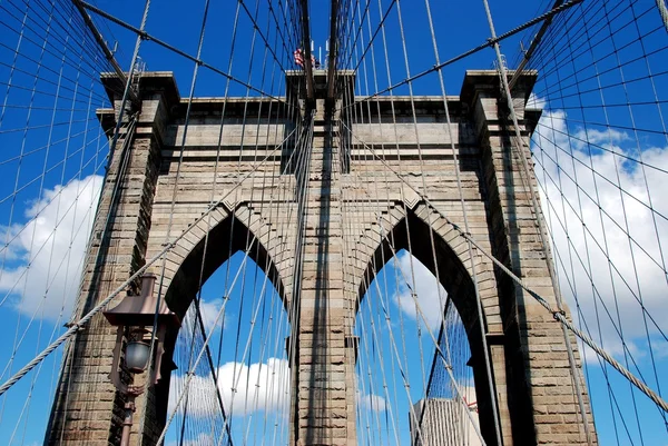 NYC: West Tower of the Brooklyn Bridge — Stock Photo, Image