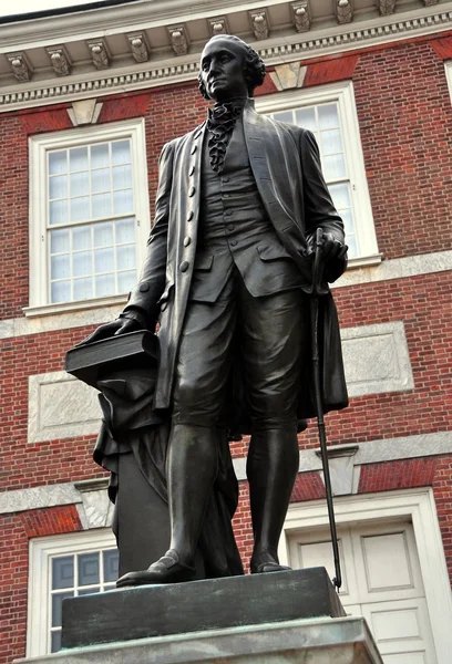 Philadelphia, PA: George Washington Statue at Independence Hall — Stock Photo, Image