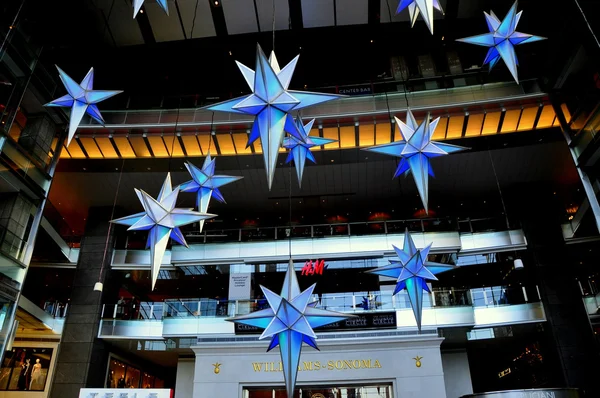 NYC: Vánoční ozdoby v centru Time-Warner — Stock fotografie