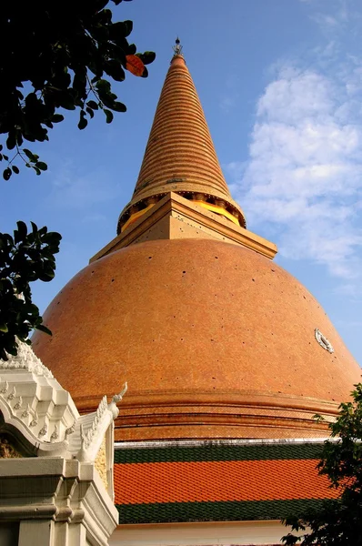 Nakhon Pathom, Thailand:  Wat Phra Pathom Chedi — Stockfoto