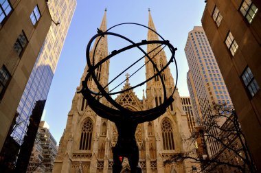New York: Saint Patrick'ın Katedrali ve Atlas heykeli