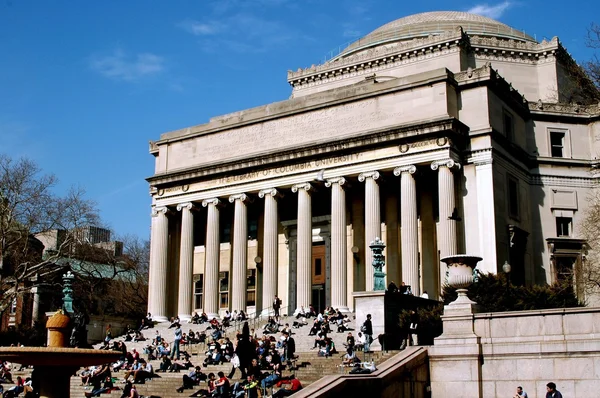 New Yorku: Na Kolumbijské univerzitě knihovnu — Stock fotografie