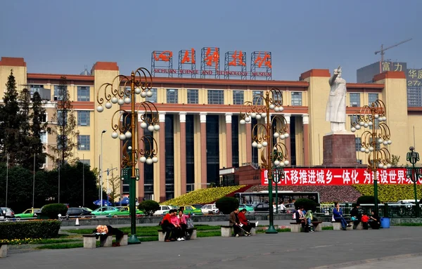 Chengdu (Chine) : Musée de la place Tianfu et statue du président Mao — Photo