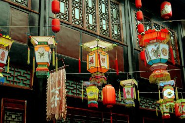 Chengdu, Çin: Jin Li Caddesi üzerinde Çince fenerler