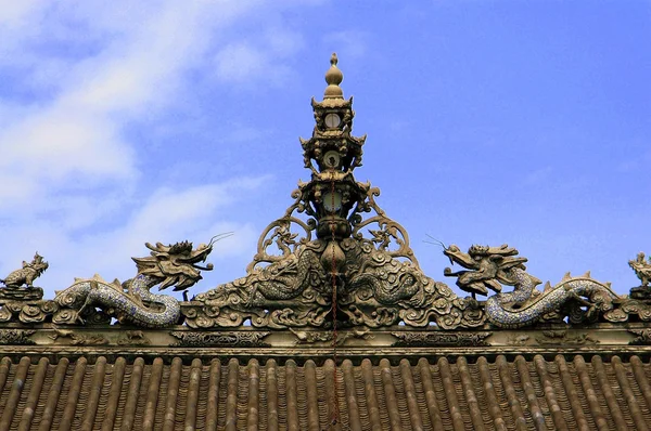 Chengdu, China: Pináculo de telhado no Templo Da Ci — Fotografia de Stock