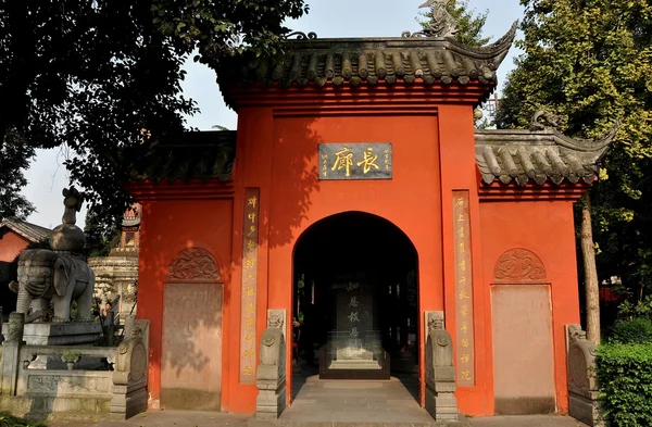 Chengdu, China: Porta de entrada para o Templo Budista Wenshu — Fotografia de Stock
