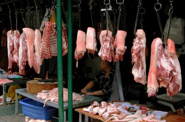 Chengdu, Çin: Kasap dükkanı açık Market