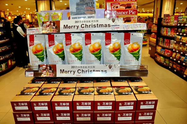 Chengdu, Çin: Noel tatil süpermarket görüntüleme — Stok fotoğraf