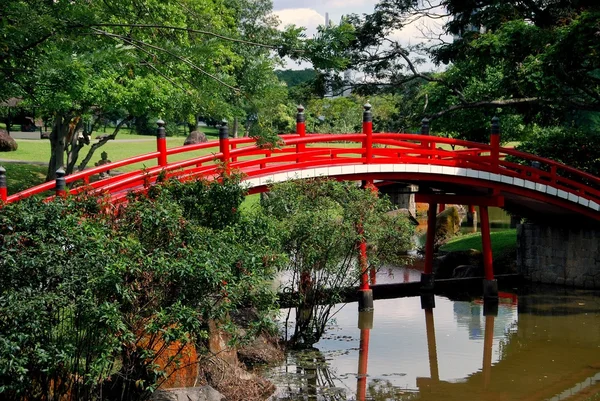 Singapur: Drewniany most w ogród japoński — Zdjęcie stockowe