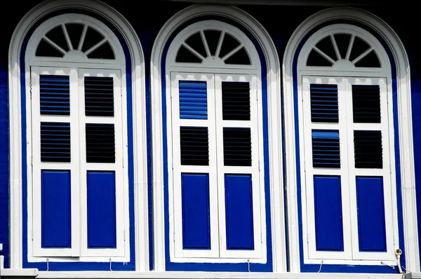 Singapur: Niebieski Peranakan sklep House Windows — Zdjęcie stockowe