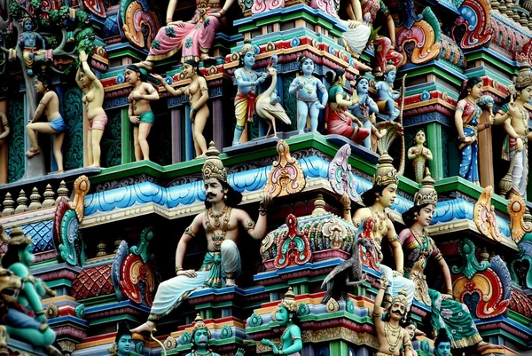 シンガポール: ヒンドゥー教寺院のシカラ塔 — ストック写真