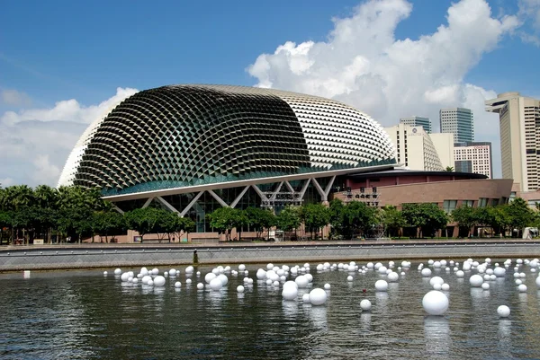 Сингапур: Эспланадный мост и театры на заливе — стоковое фото