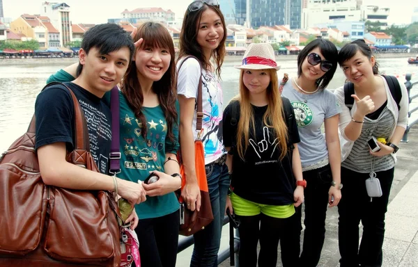 Singapura: Estudantes em Raffles Landing Site — Fotografia de Stock