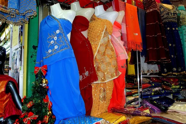 Singapore: Indian Garments in Little India — Stock Photo, Image