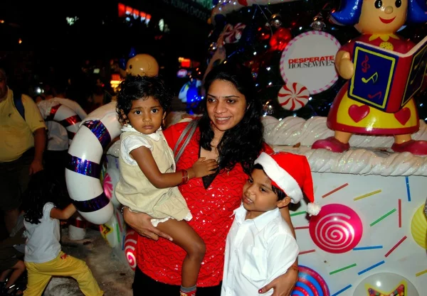 Singapur: Indická rodina na Orchard Road — Stock fotografie