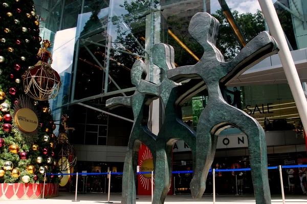 Singapura: Esculturas no Centro Comercial Paragon — Fotografia de Stock