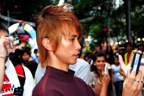 Singapore: Asian Man Taking Photo — Stock Photo, Image