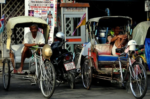 Hua Hin, Thailand: Tuk-tuk Taxi Drivers — Stock Photo, Image