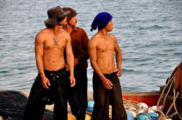 Hua Hin, Tailandia: Tres pescadores tailandeses — Foto de Stock