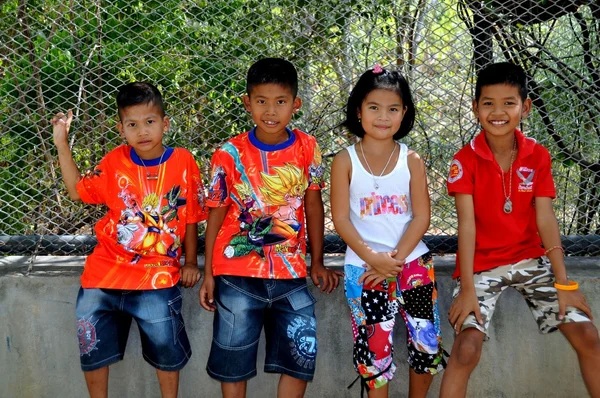 Hua Hin, Thailand: Fyra thailändska barn — Stockfoto