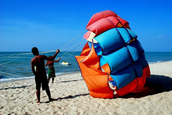 Batu Ferringhi, Malaysia: Paraglider Parachute — Stock Photo, Image