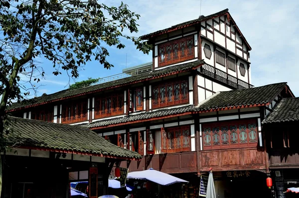 Jie Zi Ancient Town, Cina: Edifici in legno a metà piazza pagoda con carta straccia — Foto Stock